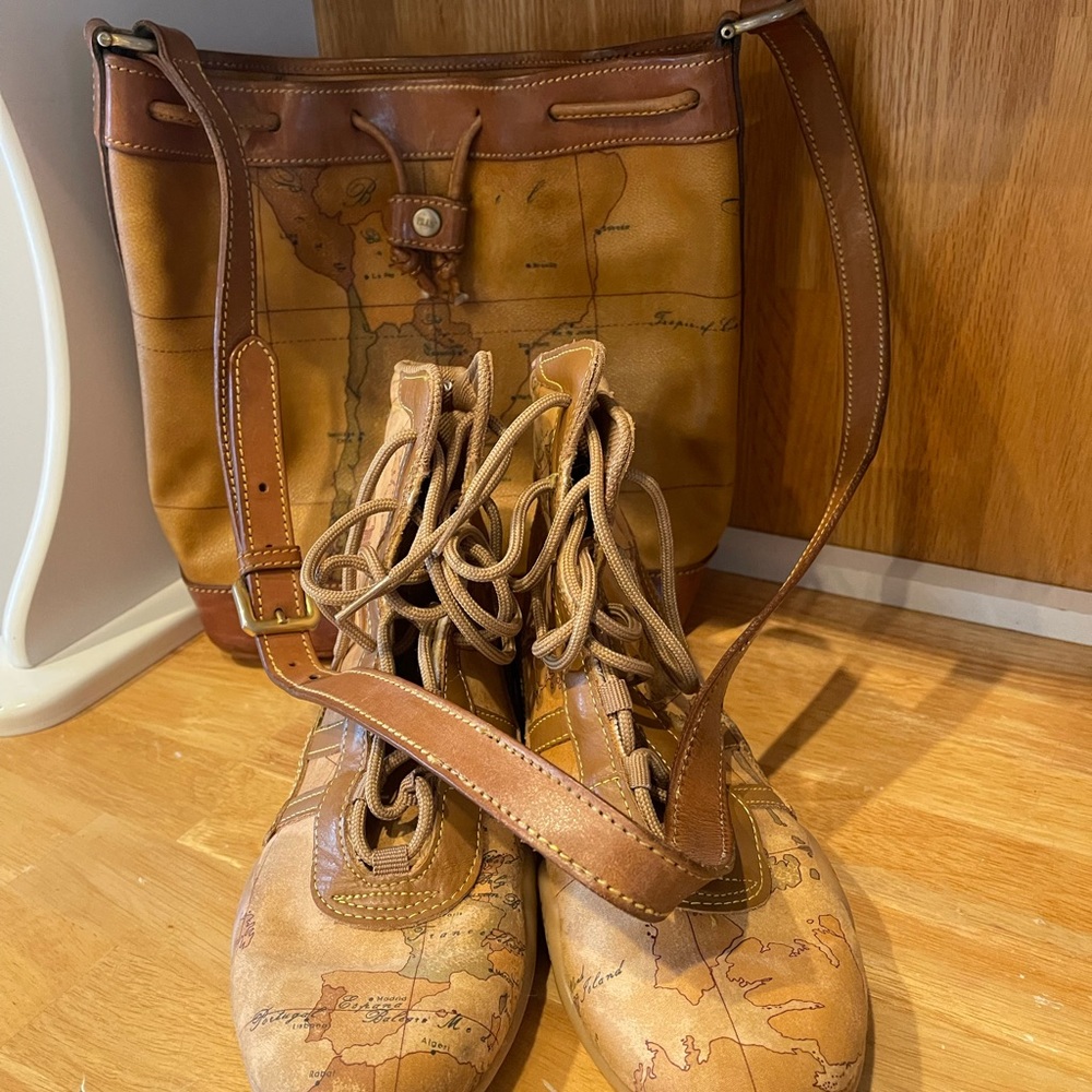Authentic Alviero Martini Classe world map bucket bag /size 7 Booties Both